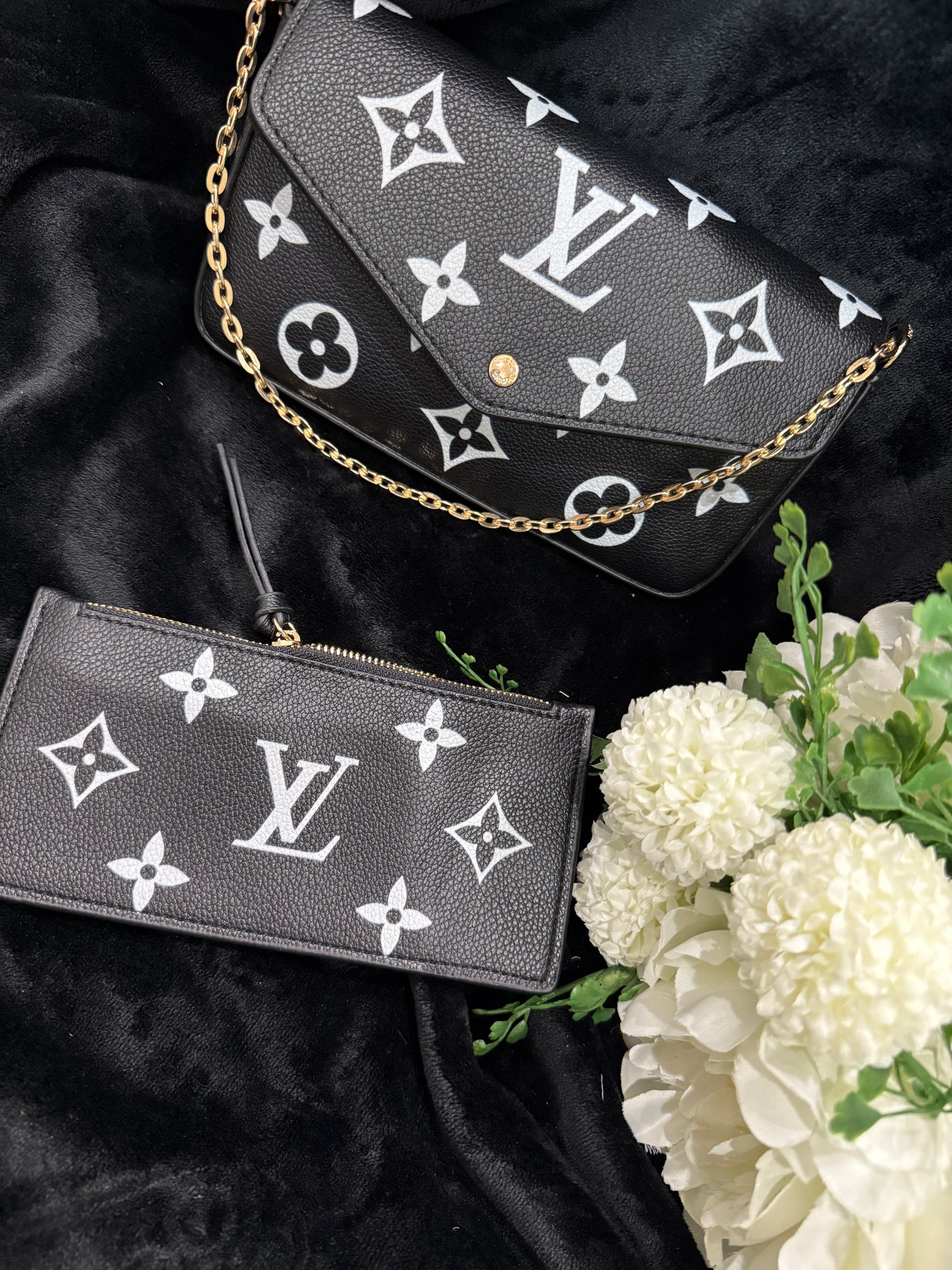 Luxury bag with high QULITY leather logo inside comes with box & dust bag