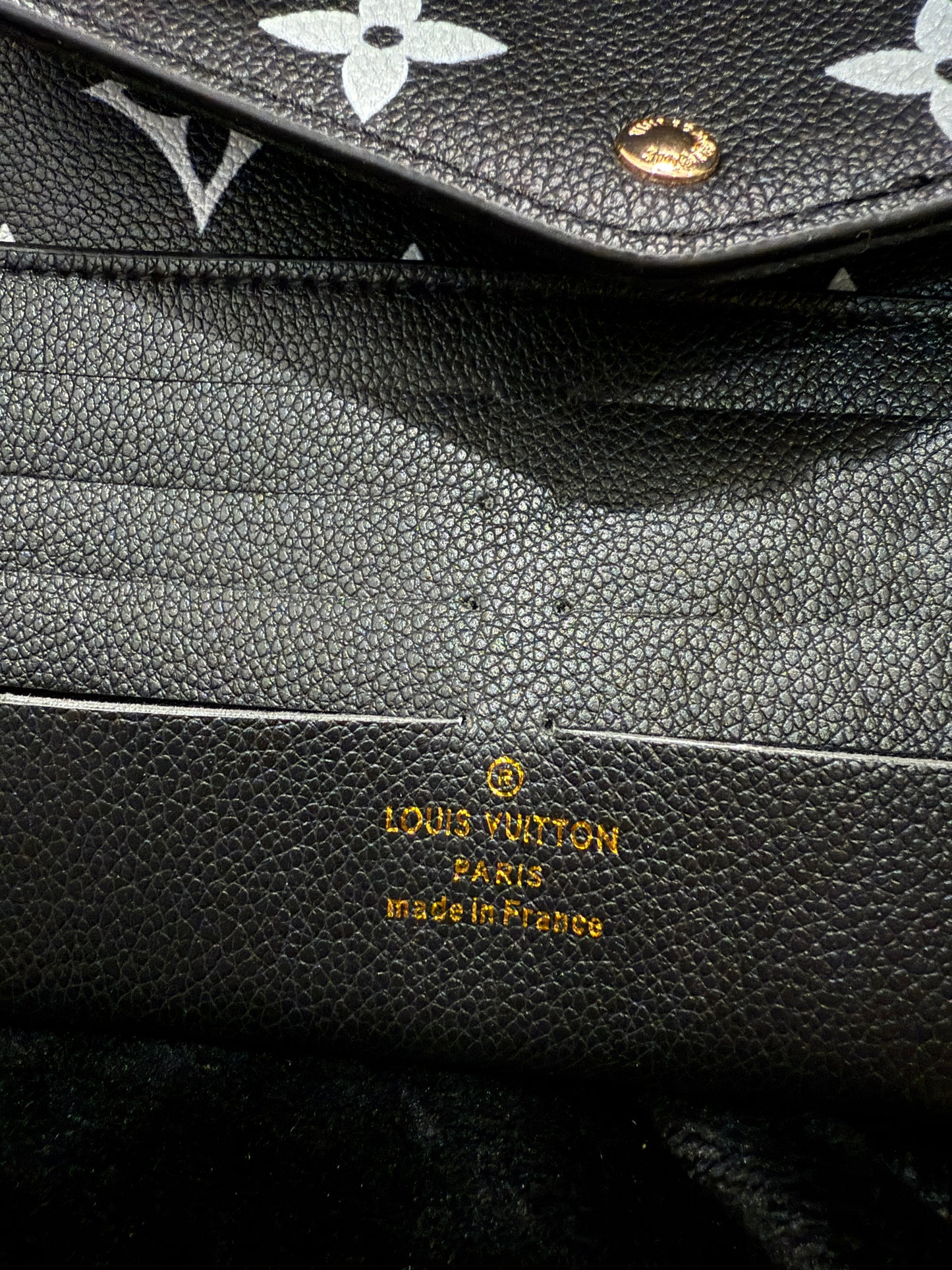 Luxury bag with high QULITY leather logo inside comes with box & dust bag