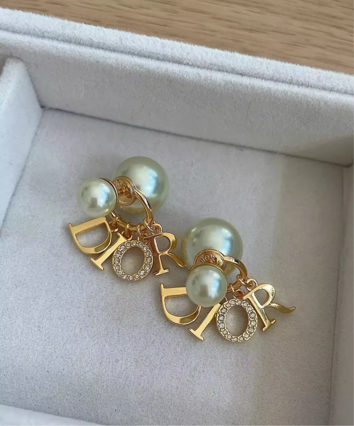 D!0r pearl earring with gift bag and box