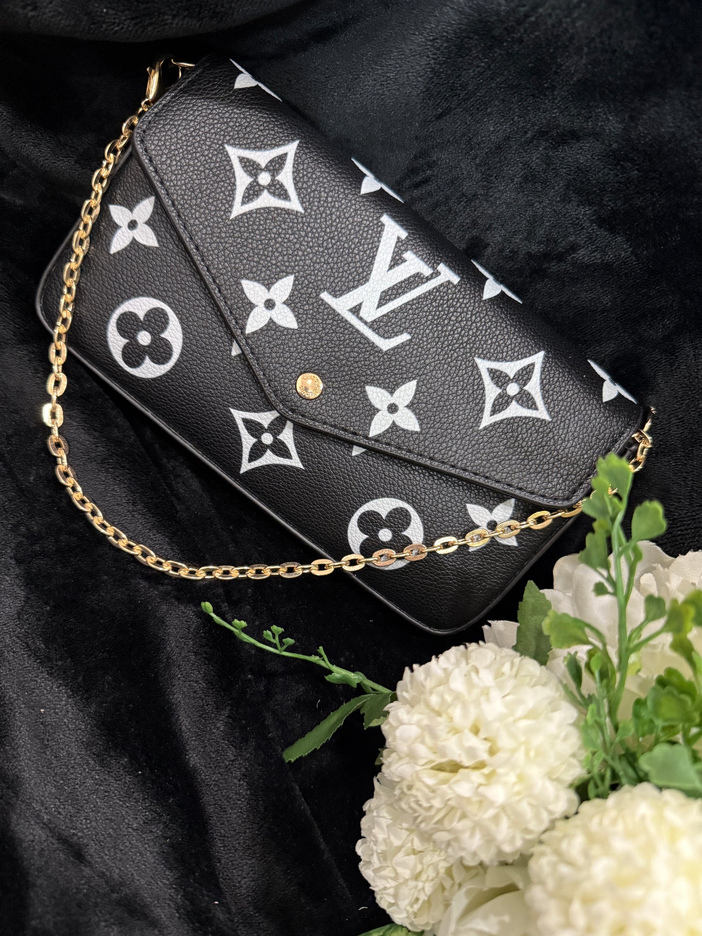 Luxury bag with high QULITY leather logo inside comes with box & dust bag