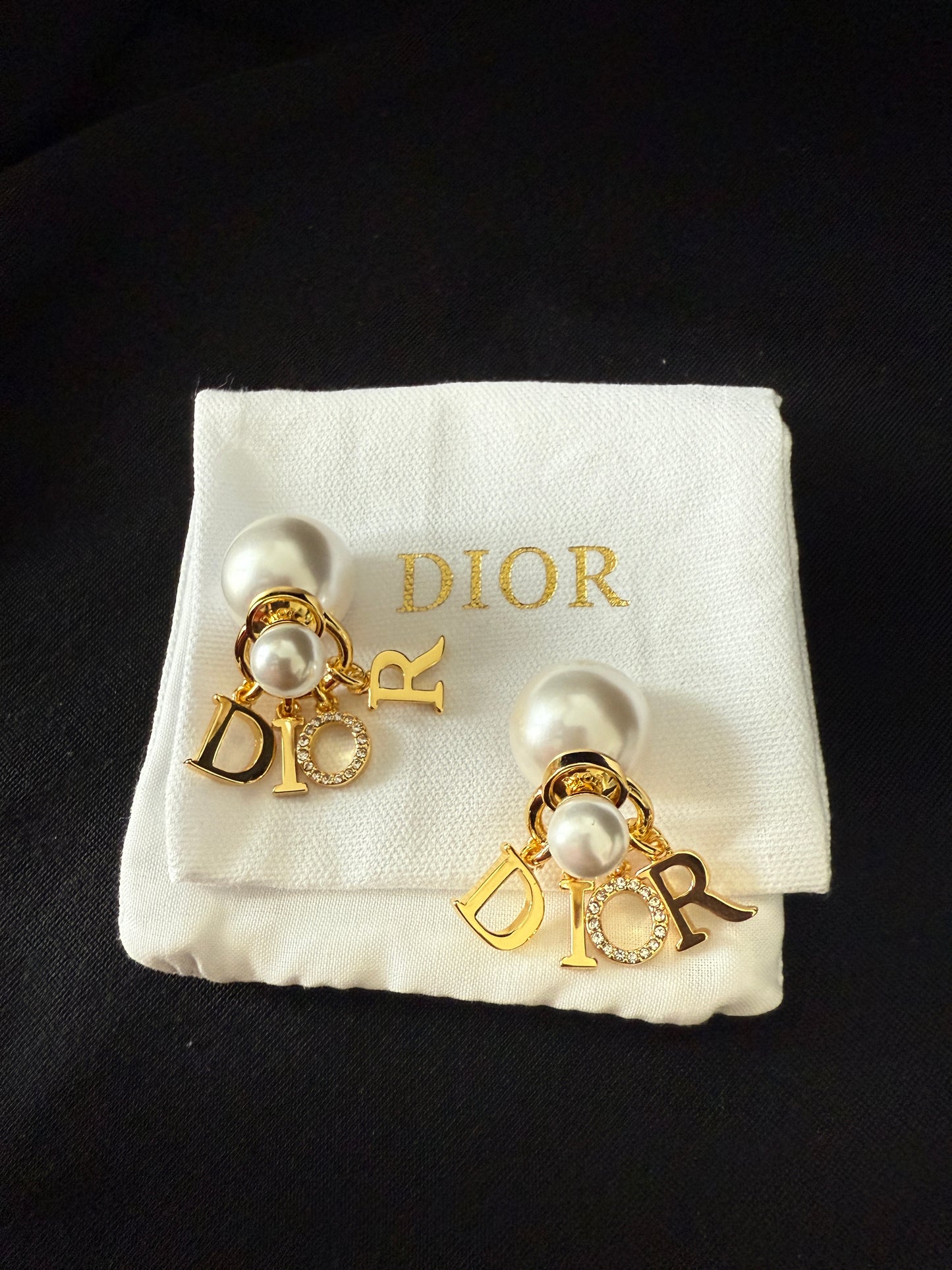 D!0r pearl earring with gift bag and box