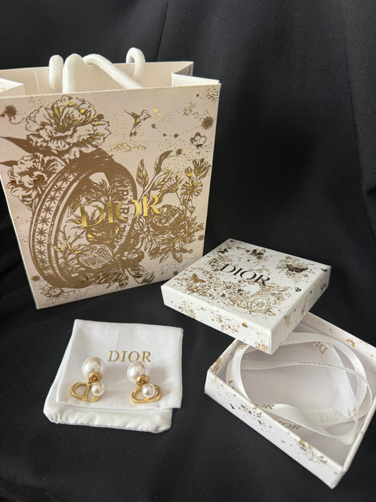 CD logo pearl stud with gift box and bag