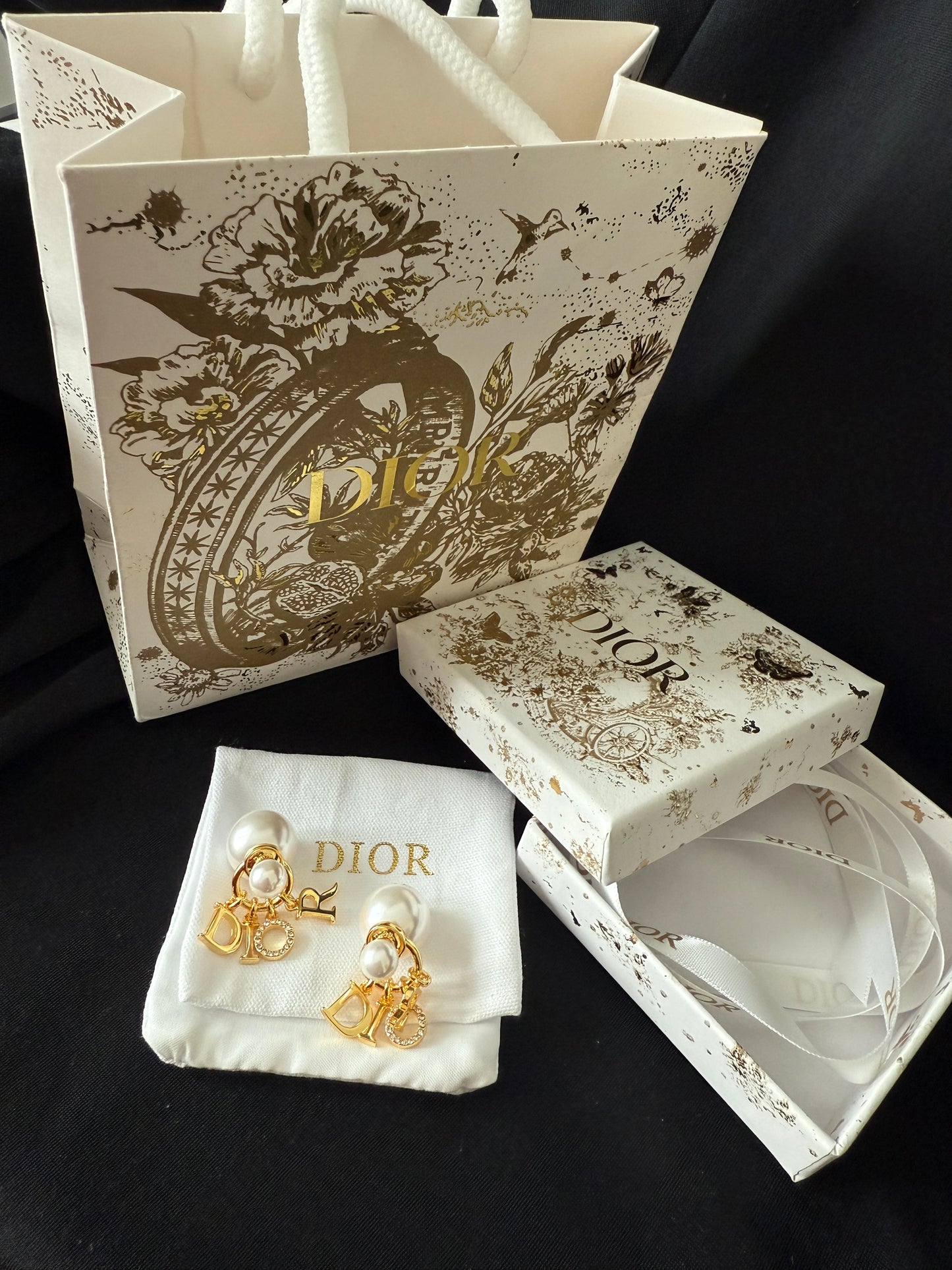 D!0r pearl earring with gift bag and box