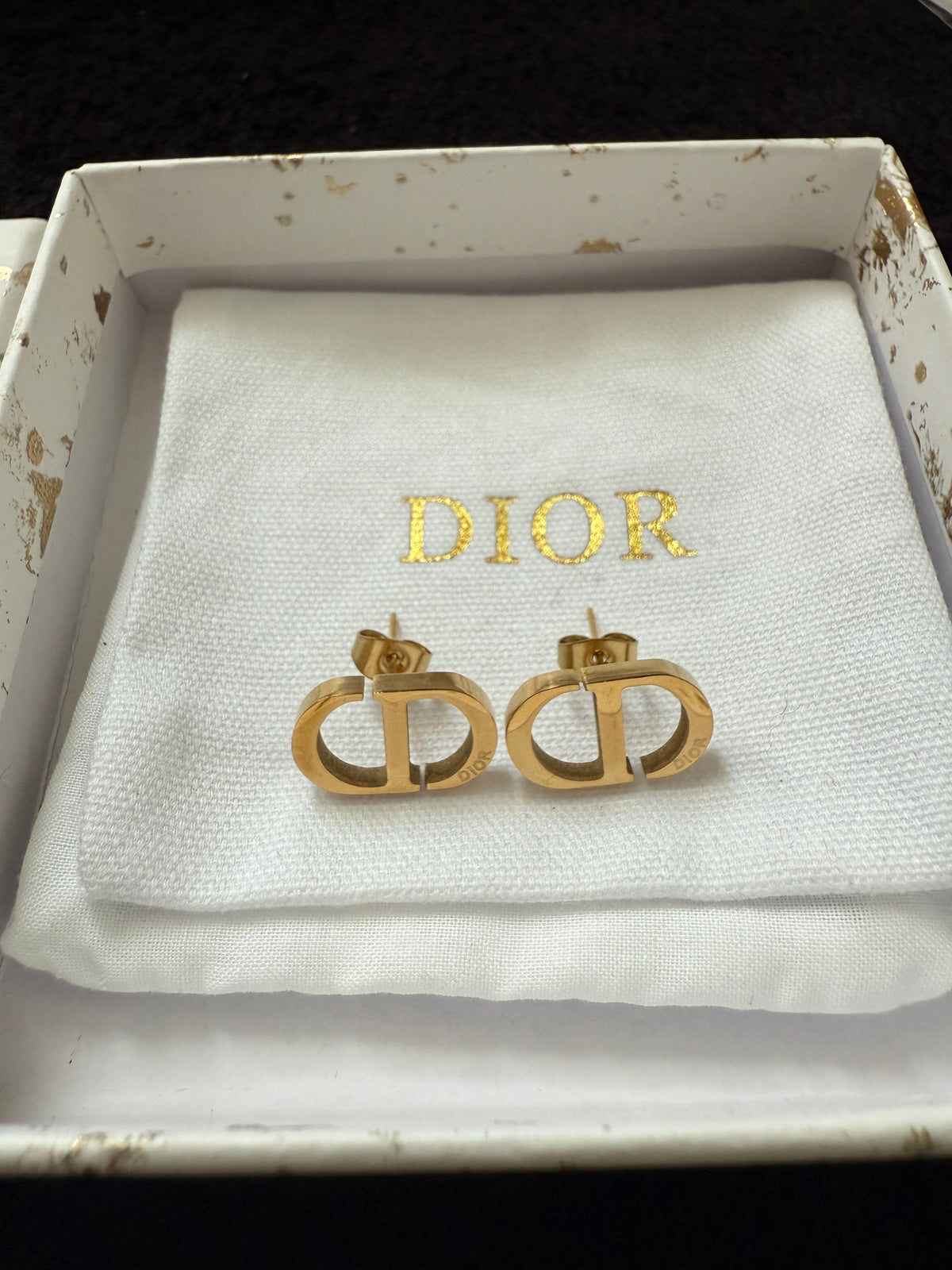 C D gold plated stud