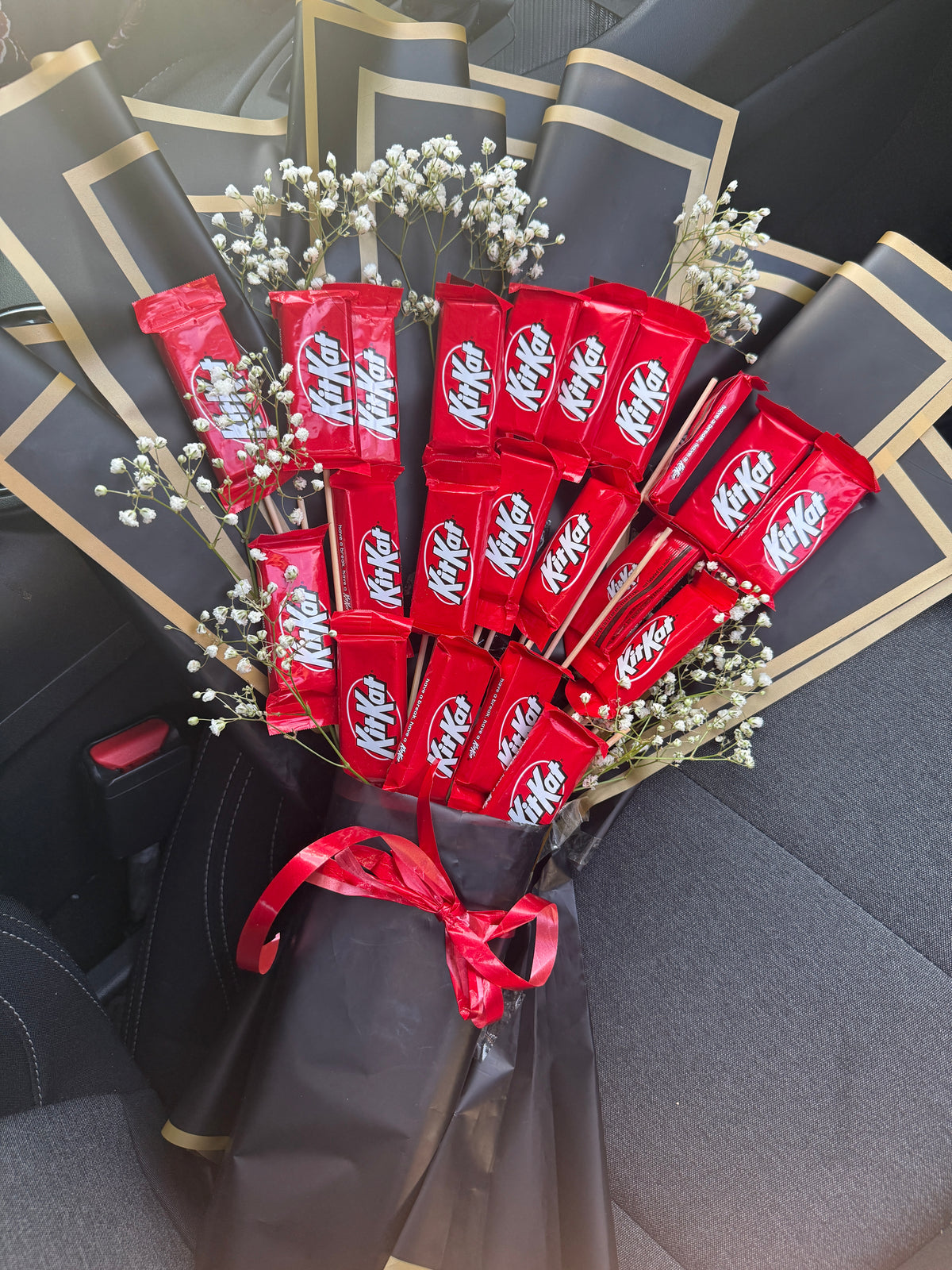 Black & red theme Customized KIT KAT chocolate bouquet
