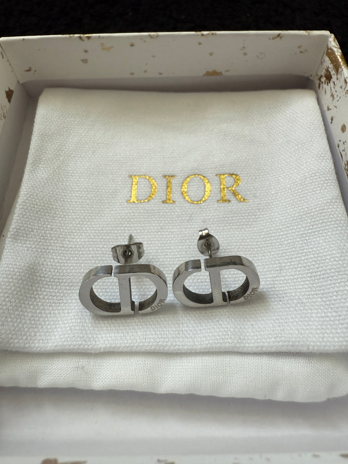 C D logo sliver stud