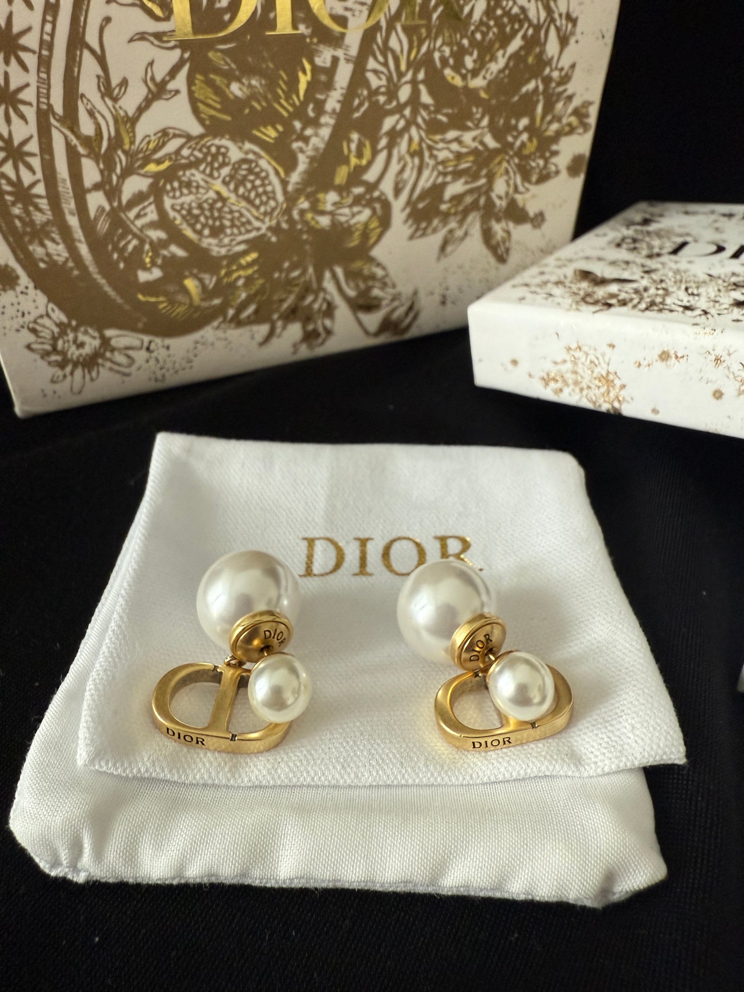CD logo pearl stud with gift box and bag