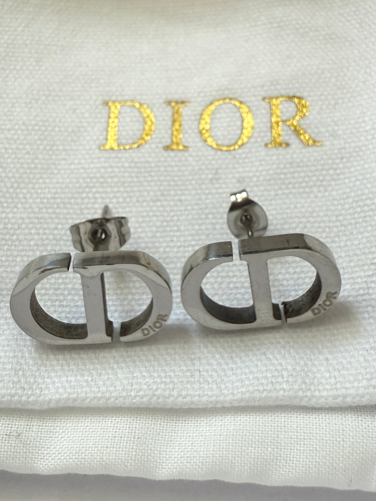 C D logo sliver stud