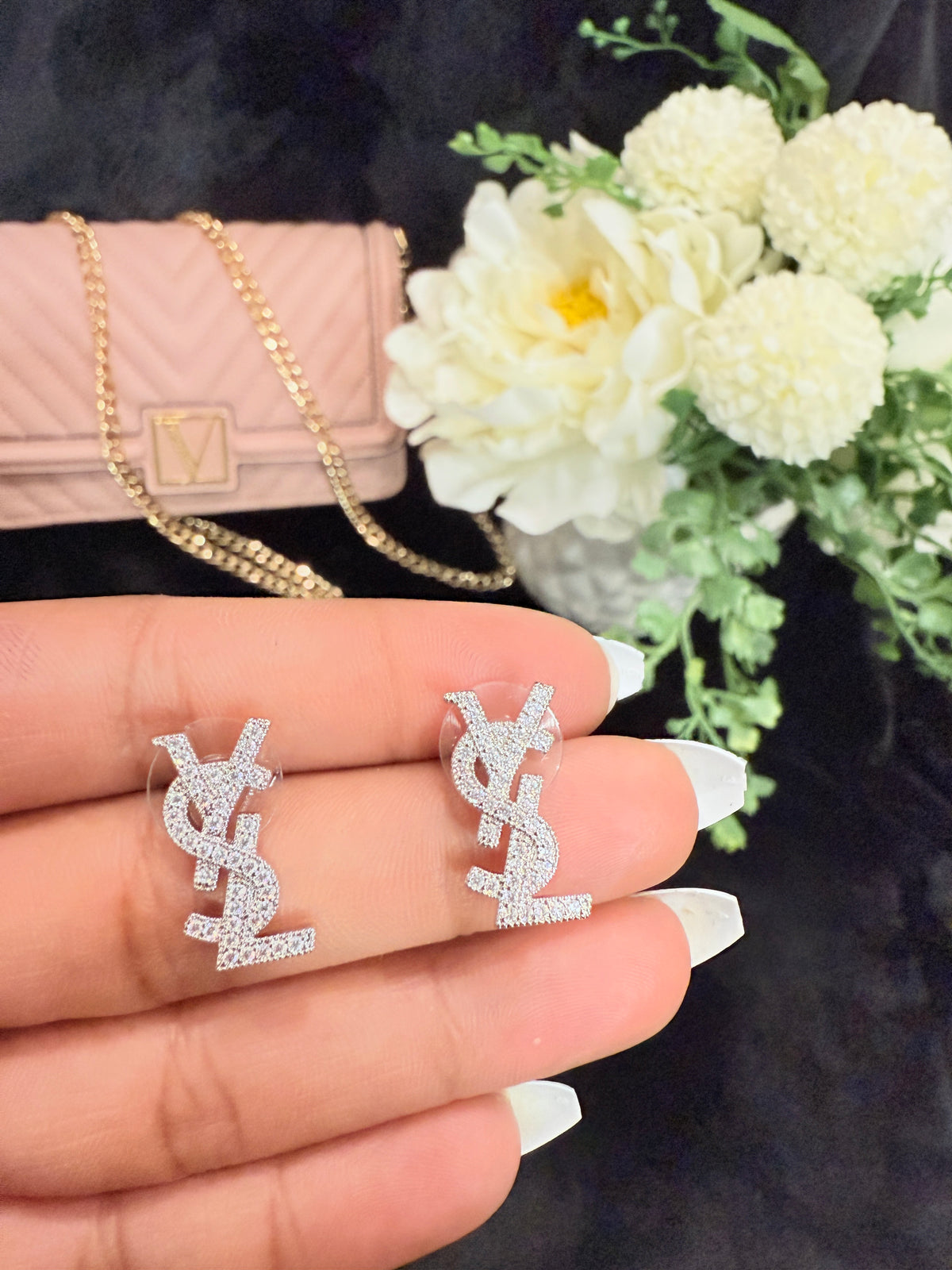 YY silver diamond stud