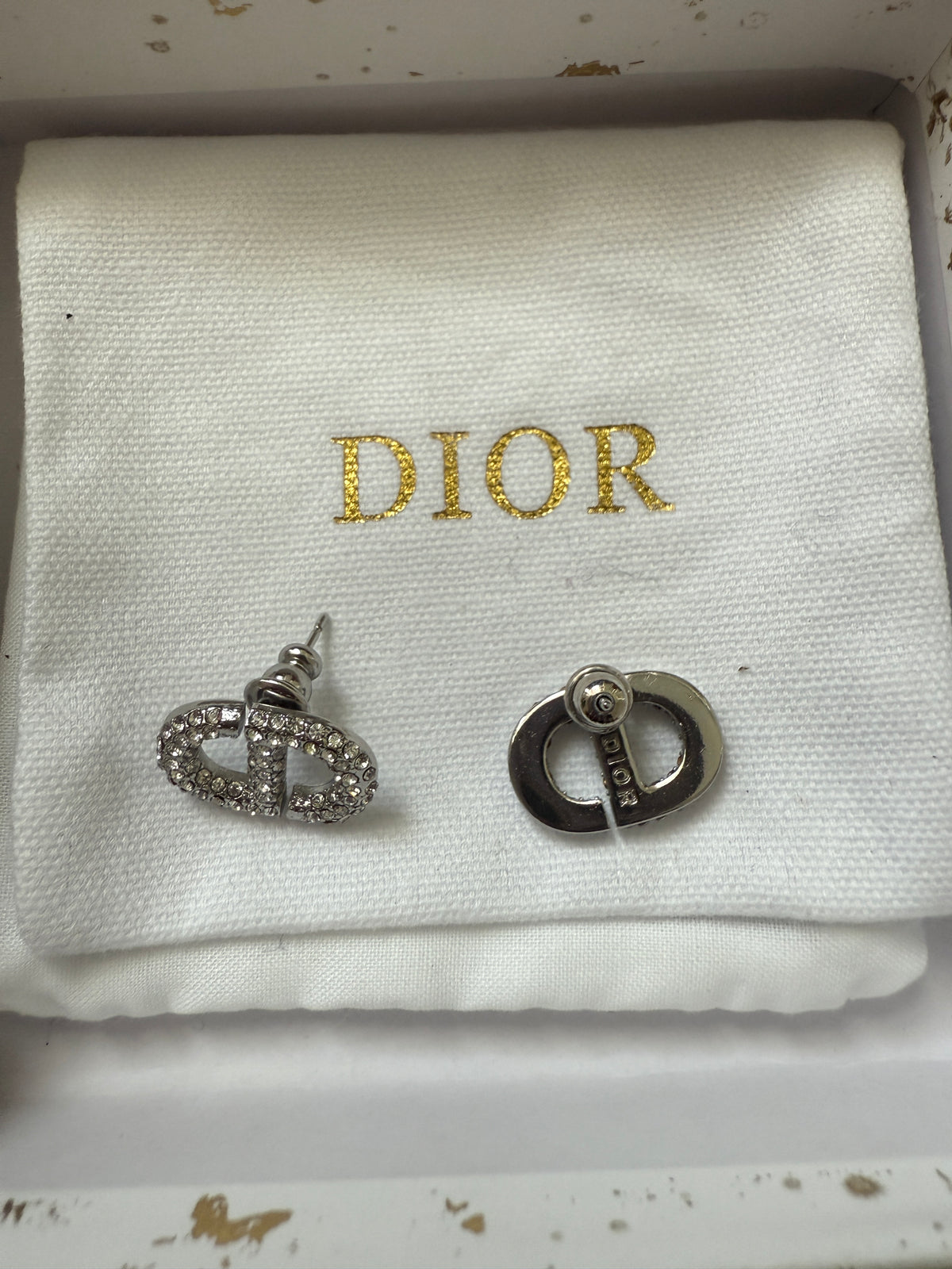 C D logo diamond sliver stud
