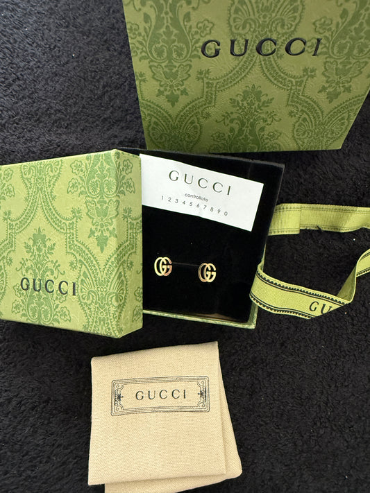 GG gold stud