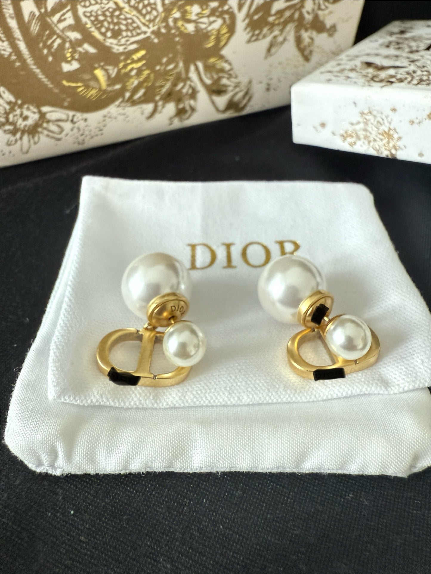 CD logo pearl stud with gift box and bag