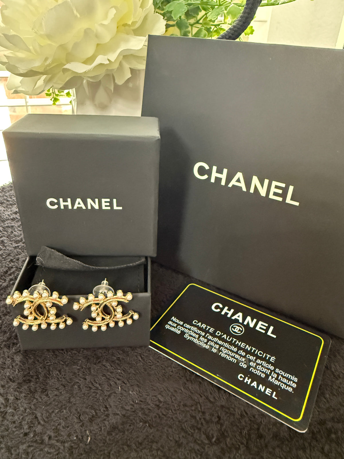 CC pearl stud