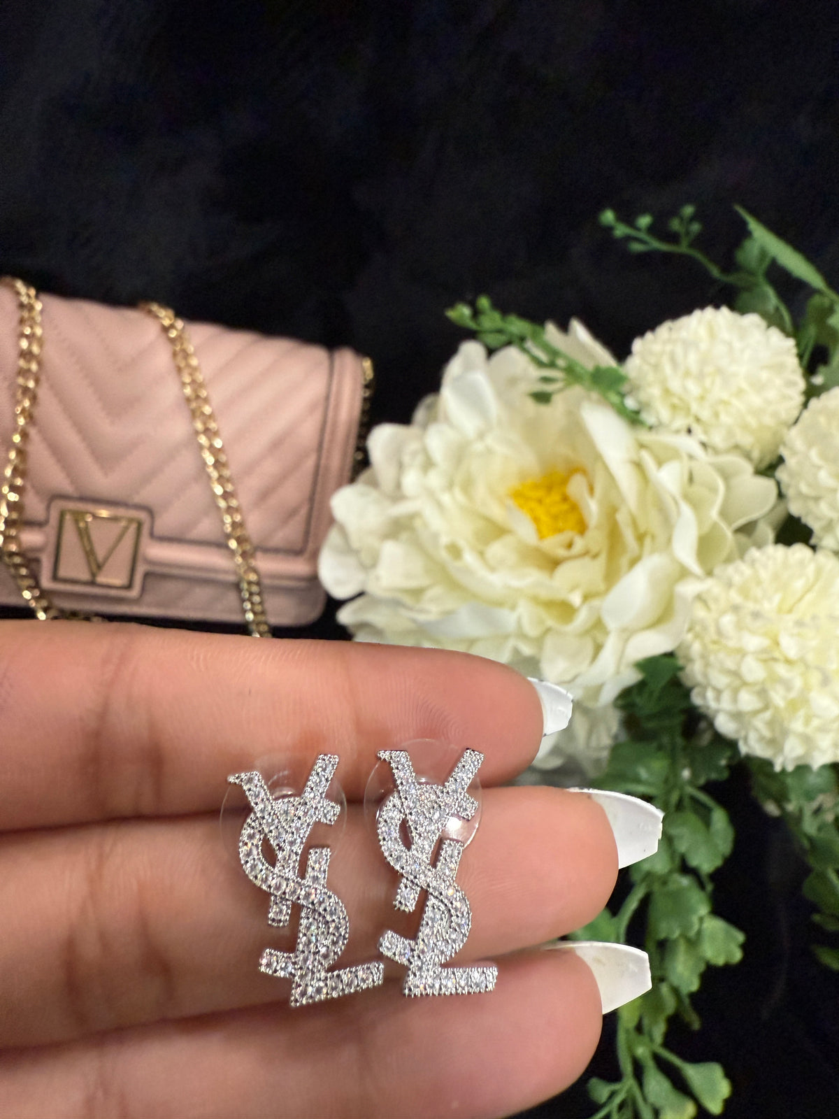 YY silver diamond stud