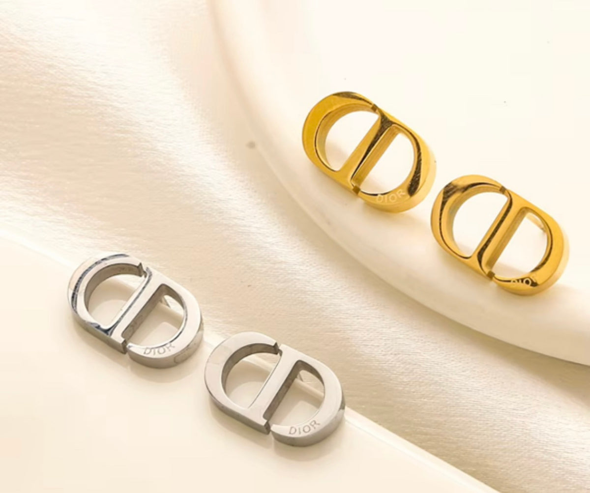 C D gold plated stud