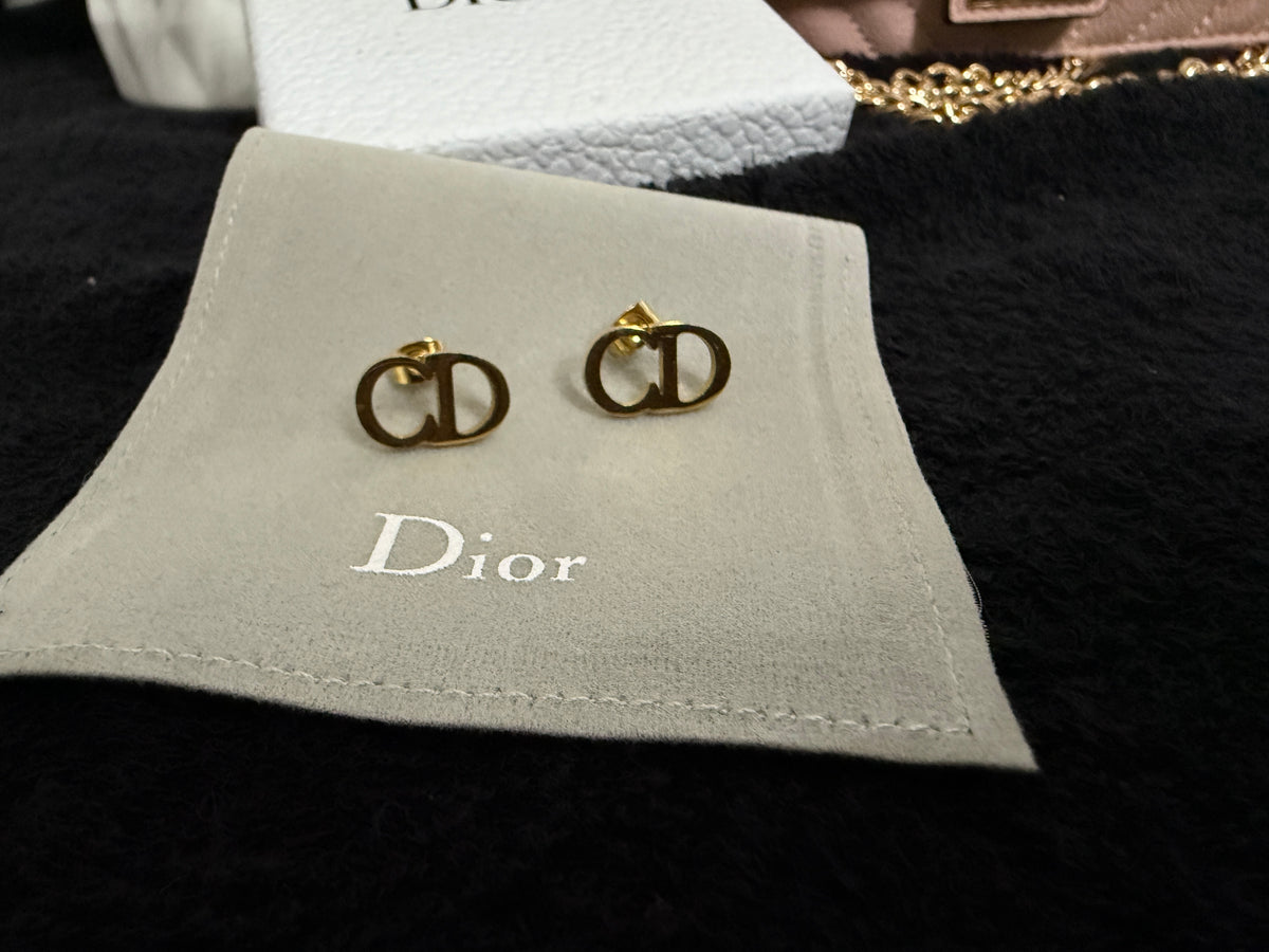 CD dailywear stud