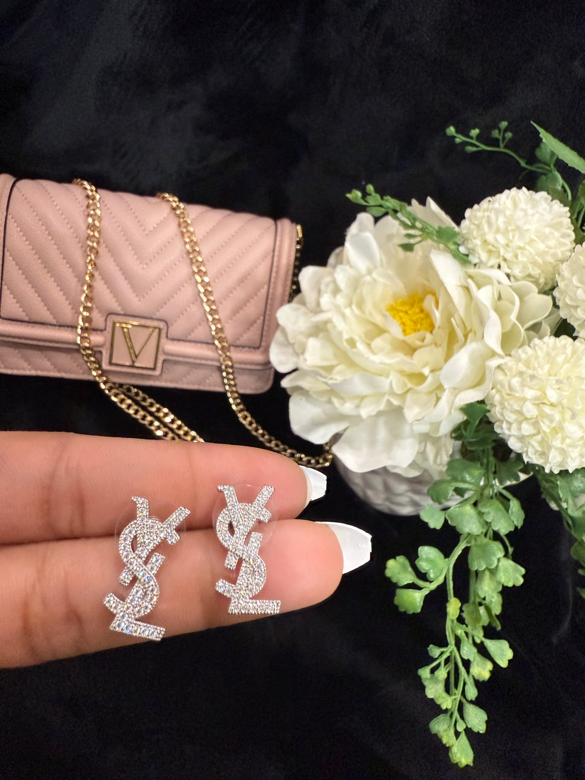 YY silver diamond stud