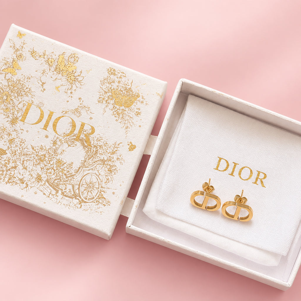 C D gold plated stud