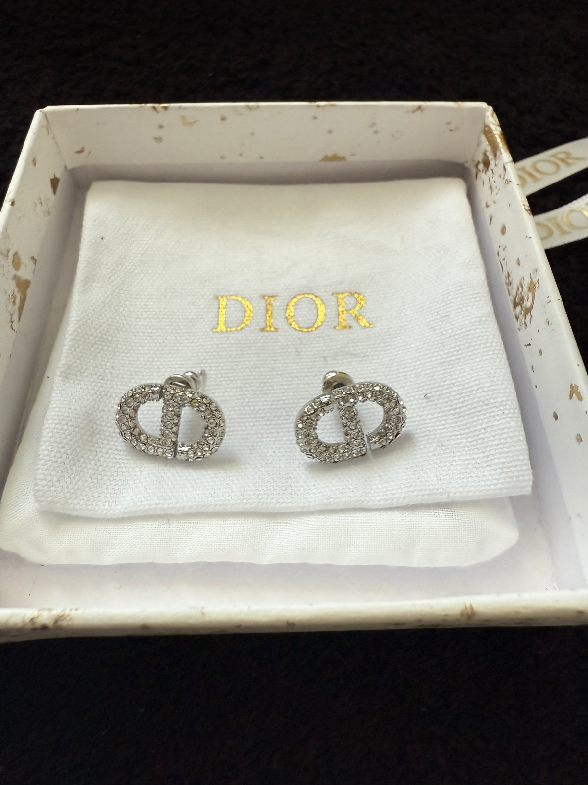 C D logo diamond sliver stud