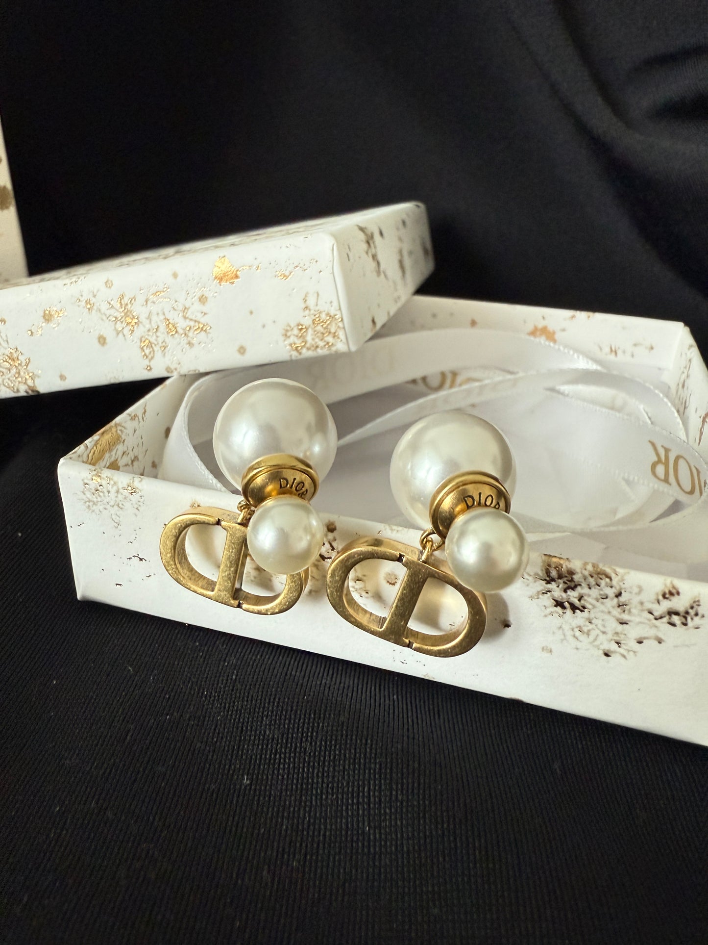 CD logo pearl stud with gift box and bag